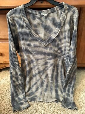 BLUE BUTTERCUP TIE DYE TOP